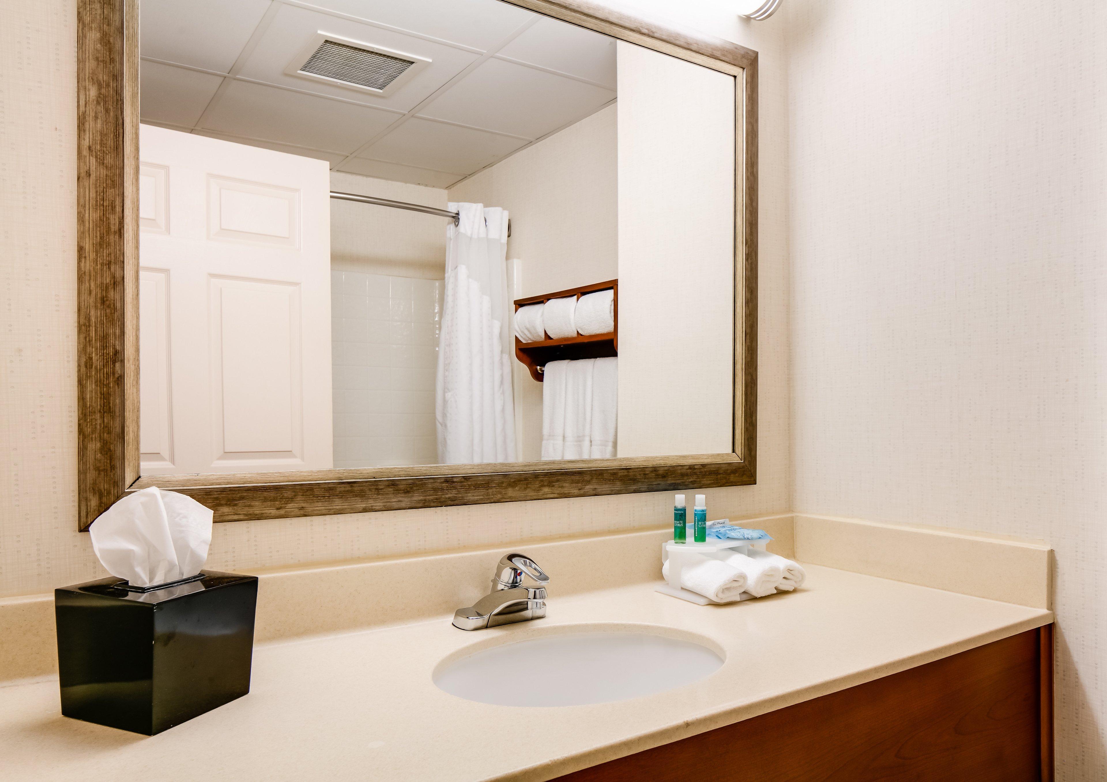Holiday Inn Express Hotel & Suites Coralville By Ihg Exterior foto