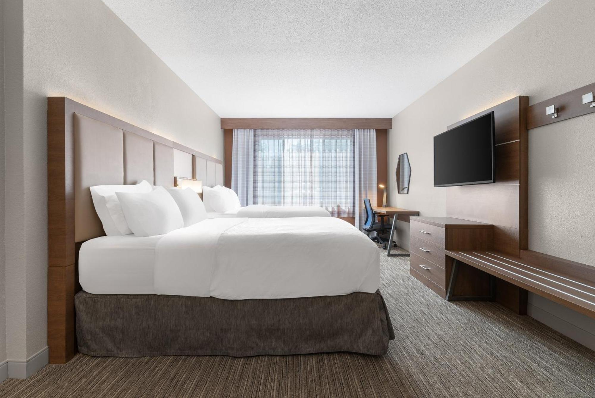Holiday Inn Express Hotel & Suites Coralville By Ihg Exterior foto
